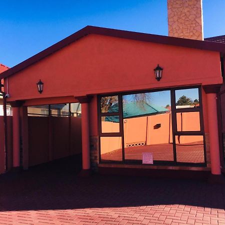 Forever Comfy Bed Acomodação com café da manhã Vanderbijlpark Exterior foto