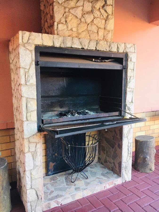 Forever Comfy Bed Acomodação com café da manhã Vanderbijlpark Exterior foto