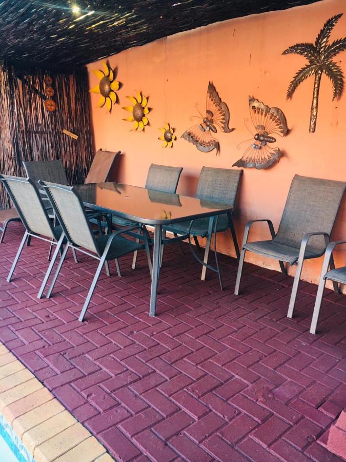 Forever Comfy Bed Acomodação com café da manhã Vanderbijlpark Exterior foto